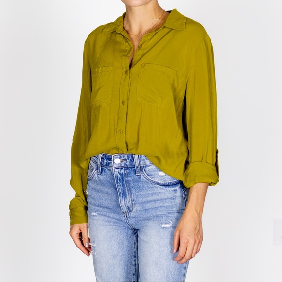 Small button down blouse - Picture 2 of 5